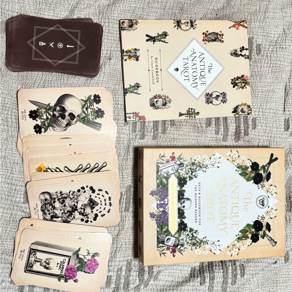 Antique Anatomy Tarot Deck - Cream and Black
